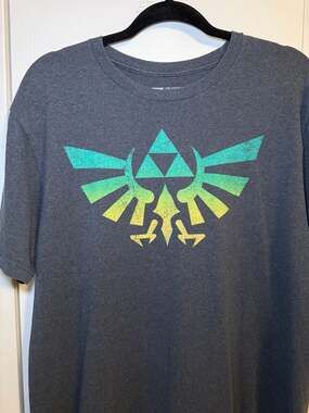 The Legend of Zelda Graphic T-Shirt Size L Gray Triforce Crest Tee L